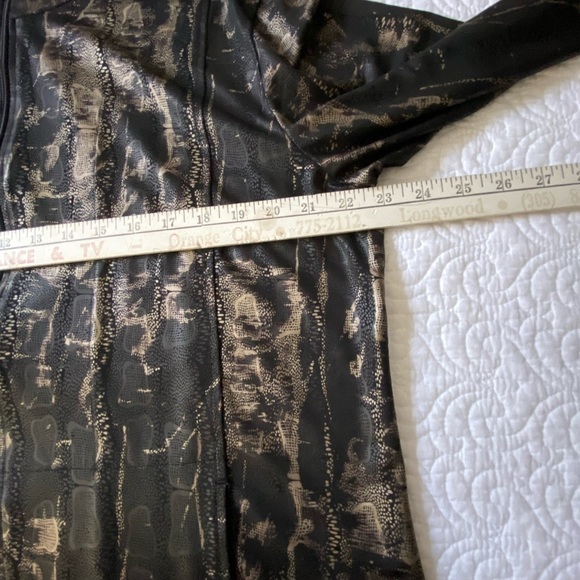 Chico's Travelers Snake Print Lightweight Jacket Black and Gold Size 3 (L/16-18) - Picture 9 of 10